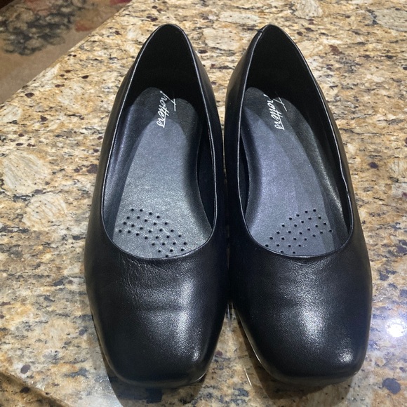 Trotters Shoes - Trotters Black Women's Flats